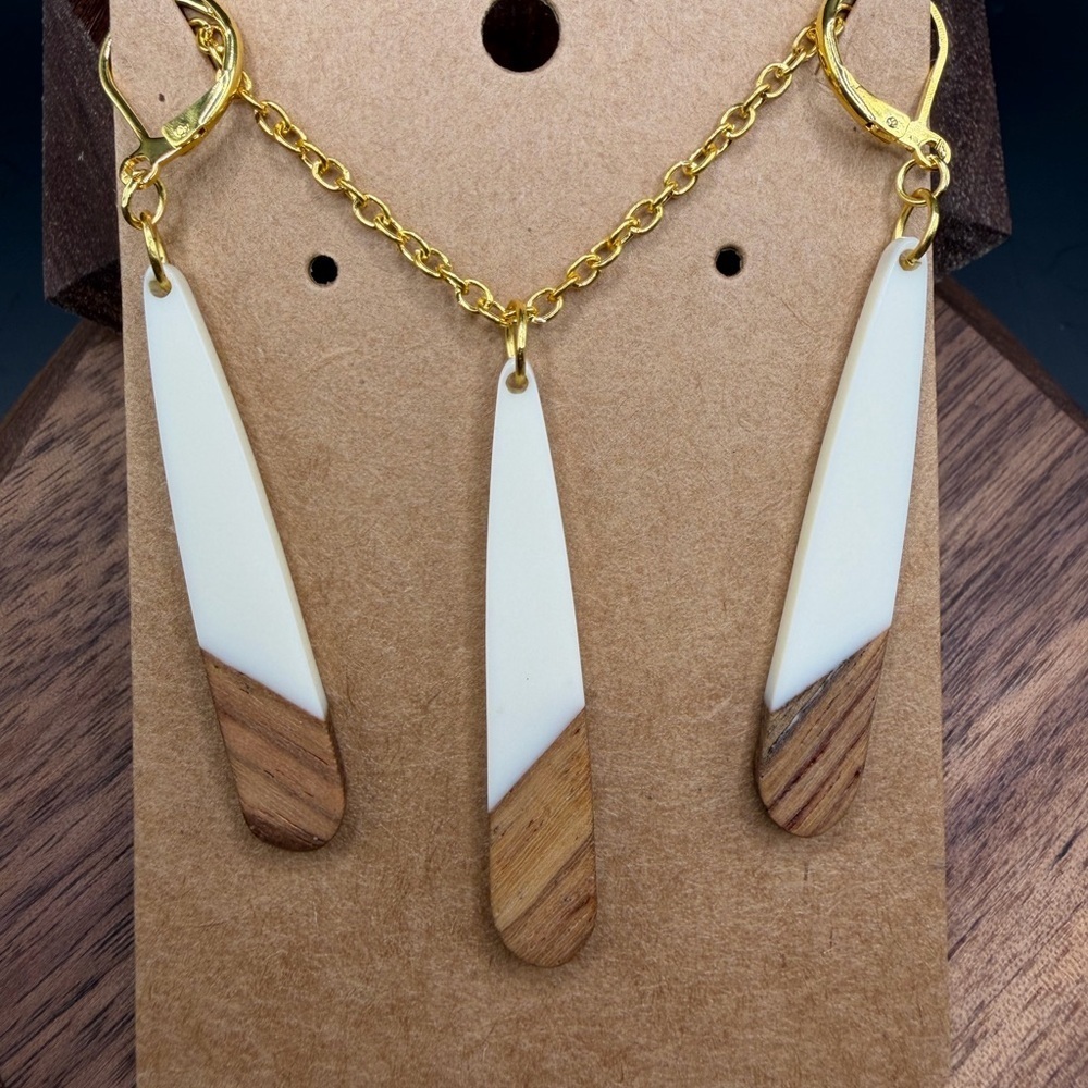 ✨ Handmade Wood & Resin Jewelry Set (Earrings + Necklace) ✨ - Picture 8 of 12